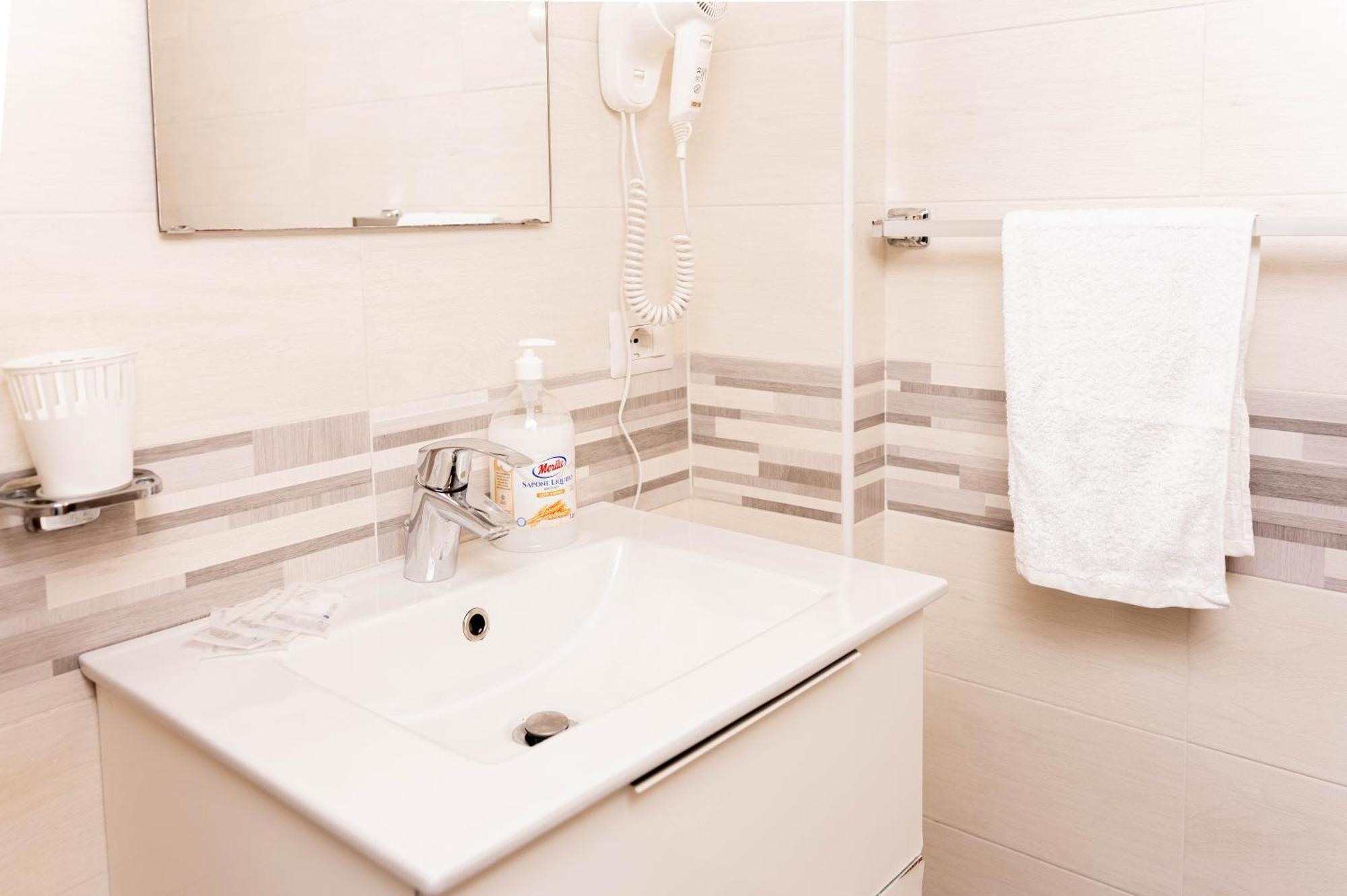 Casa Vacanze Alma B&B Grazioso Appartamento Sul Lungomare Di Pozzuoli A 300Mt Dal Centro E Dal Rione Terra By Movery Eksteriør billede