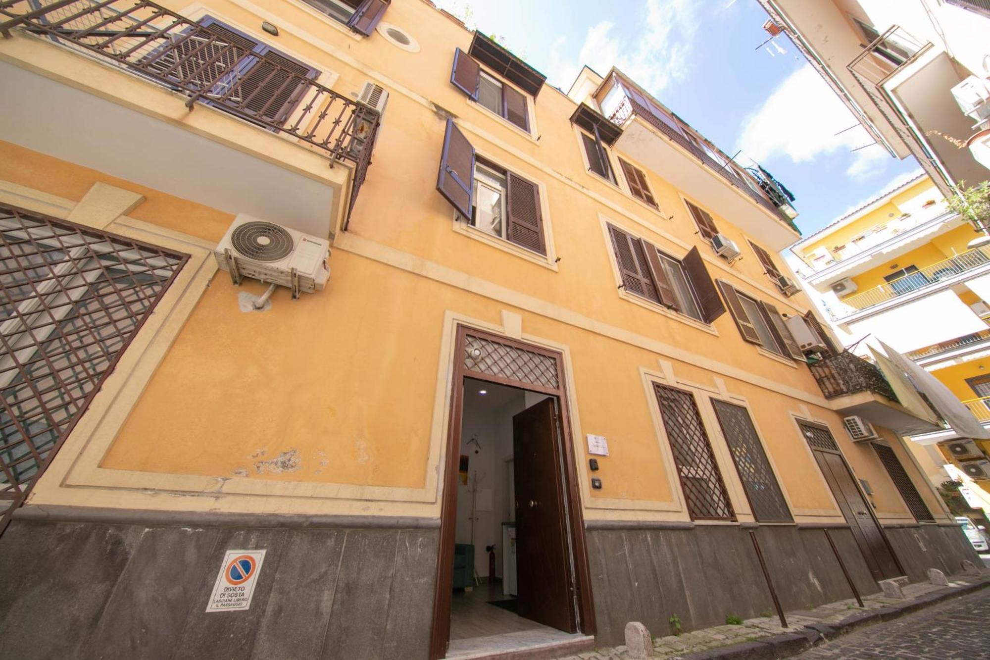 Casa Vacanze Alma B&B Grazioso Appartamento Sul Lungomare Di Pozzuoli A 300Mt Dal Centro E Dal Rione Terra By Movery Eksteriør billede