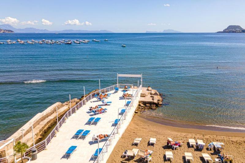 Casa Vacanze Alma B&B Grazioso Appartamento Sul Lungomare Di Pozzuoli A 300Mt Dal Centro E Dal Rione Terra By Movery Eksteriør billede