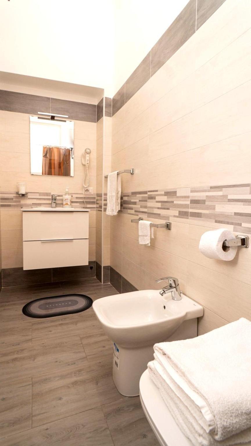 Casa Vacanze Alma B&B Grazioso Appartamento Sul Lungomare Di Pozzuoli A 300Mt Dal Centro E Dal Rione Terra By Movery Eksteriør billede